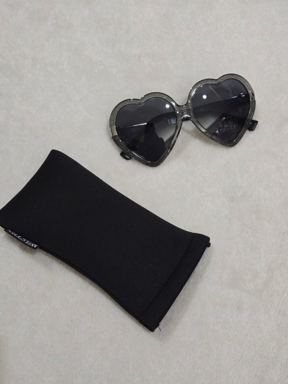 Killstar ✦ Disco Enfer Sunglasses ✦ Black Glitter Heart Frame w/ Pentagram Arms - Picture 2 of 12